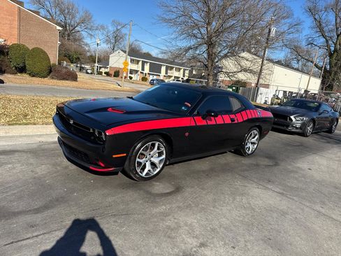 Used 2015 Dodge Challenger SXT Plus w/ Driver Convenience Group image 6
