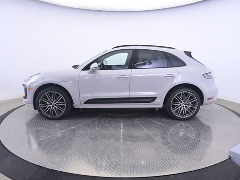 Certified 2023 Porsche Macan AWD/4WD image 2