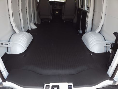 Used 2025 GMC Savana 2500 w/ Driver Convenience Package image 24