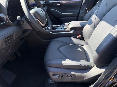 New 2026 Toyota Highlander Limited AWD/4WD image 17