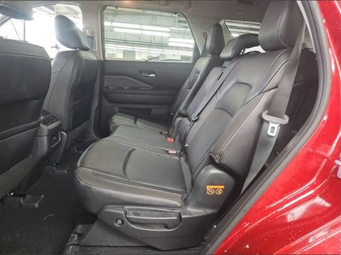 Used 2024 Nissan Pathfinder SL AWD/4WD image 7