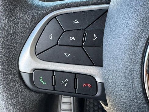 Used 2023 Jeep Renegade Latitude image 19