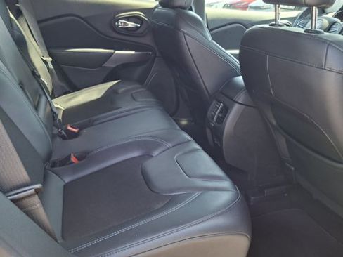 Used 2021 Jeep Cherokee Latitude Plus w/ Sun & Sound Group FWD image 22
