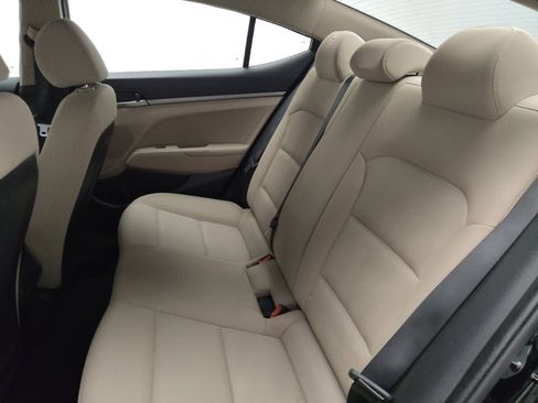 Used 2017 Hyundai Elantra SE image 18