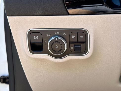 Certified 2025 Mercedes-Benz GLA 250 image 28