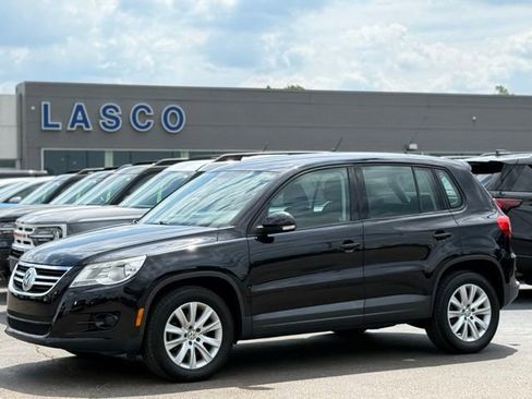 Used 2010 Volkswagen Tiguan SE AWD/4WD image 1