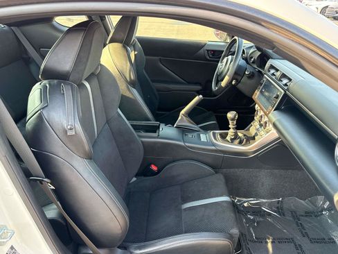 Used 2025 Toyota GR86 Premium w/ ALL Weather Mat Package (TMS) RWD image 17