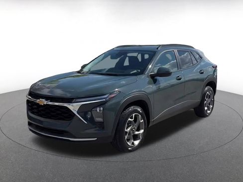 Used 2025 Chevrolet Trax LT w/ LT Convenience Package FWD image 7