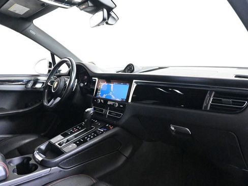 Certified 2022 Porsche Macan AWD/4WD image 12