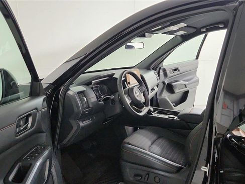 Certified 2025 Nissan Pathfinder Rock Creek AWD/4WD image 9