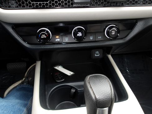 Used 2023 Honda HR-V LX image 18