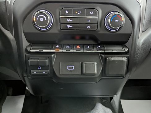 Used 2020 Chevrolet Silverado 1500 Custom w/ Custom Value Package image 18