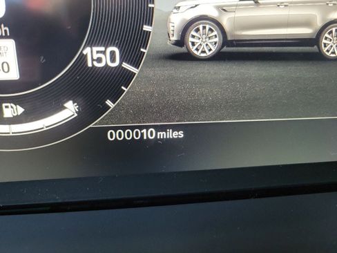 New 2024 Land Rover Discovery Metropolitan Edition image 18