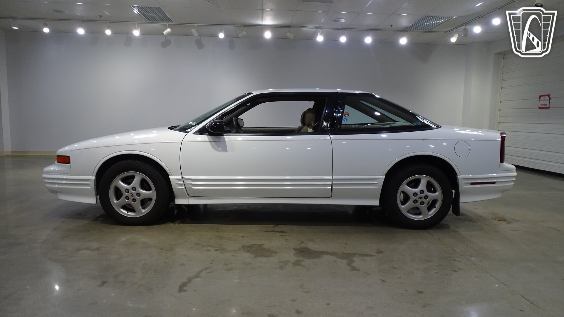 Used 1997 Oldsmobile Cutlass Supreme SL FWD image 6