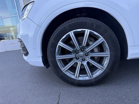 Used 2018 Audi Q7 3.0T Premium Plus image 24