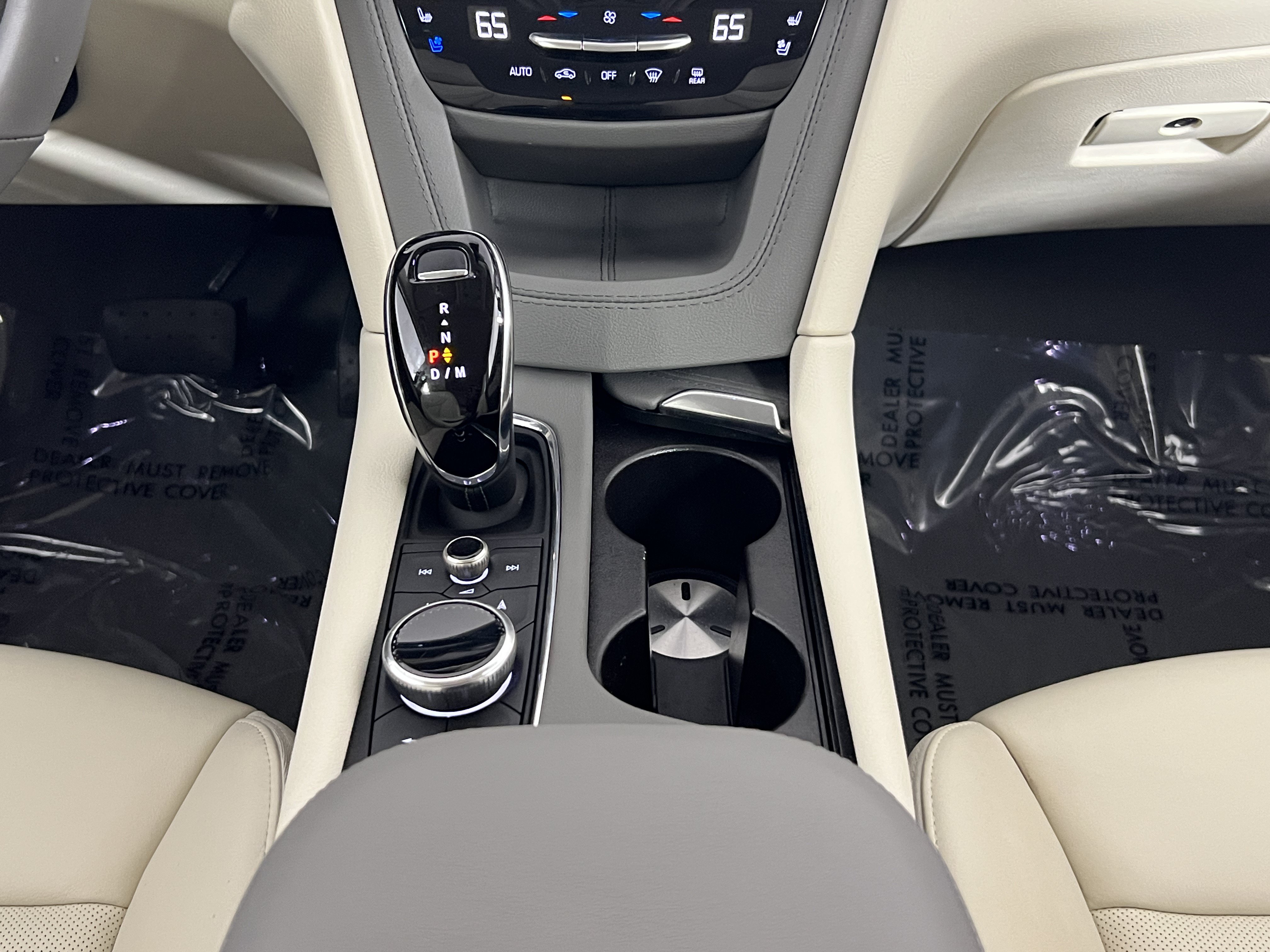Used 2024 Cadillac XT6 Premium Luxury w/ Technology Package FWD image 18