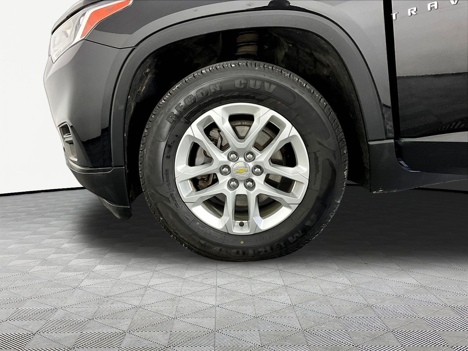 Used 2020 Chevrolet Traverse LS FWD image 30