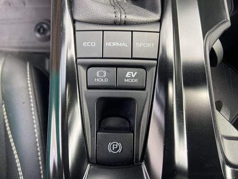 Used 2025 Toyota Camry SE FWD image 25