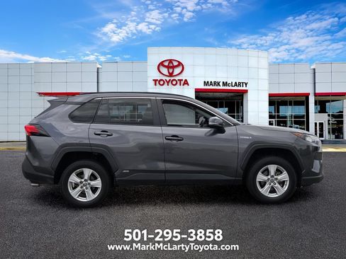Used 2021 Toyota RAV4 LE AWD/4WD image 6