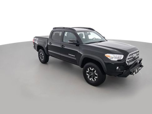Used 2017 Toyota Tacoma SR5 image 3