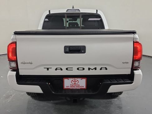 Certified 2022 Toyota Tacoma SR AWD/4WD image 5