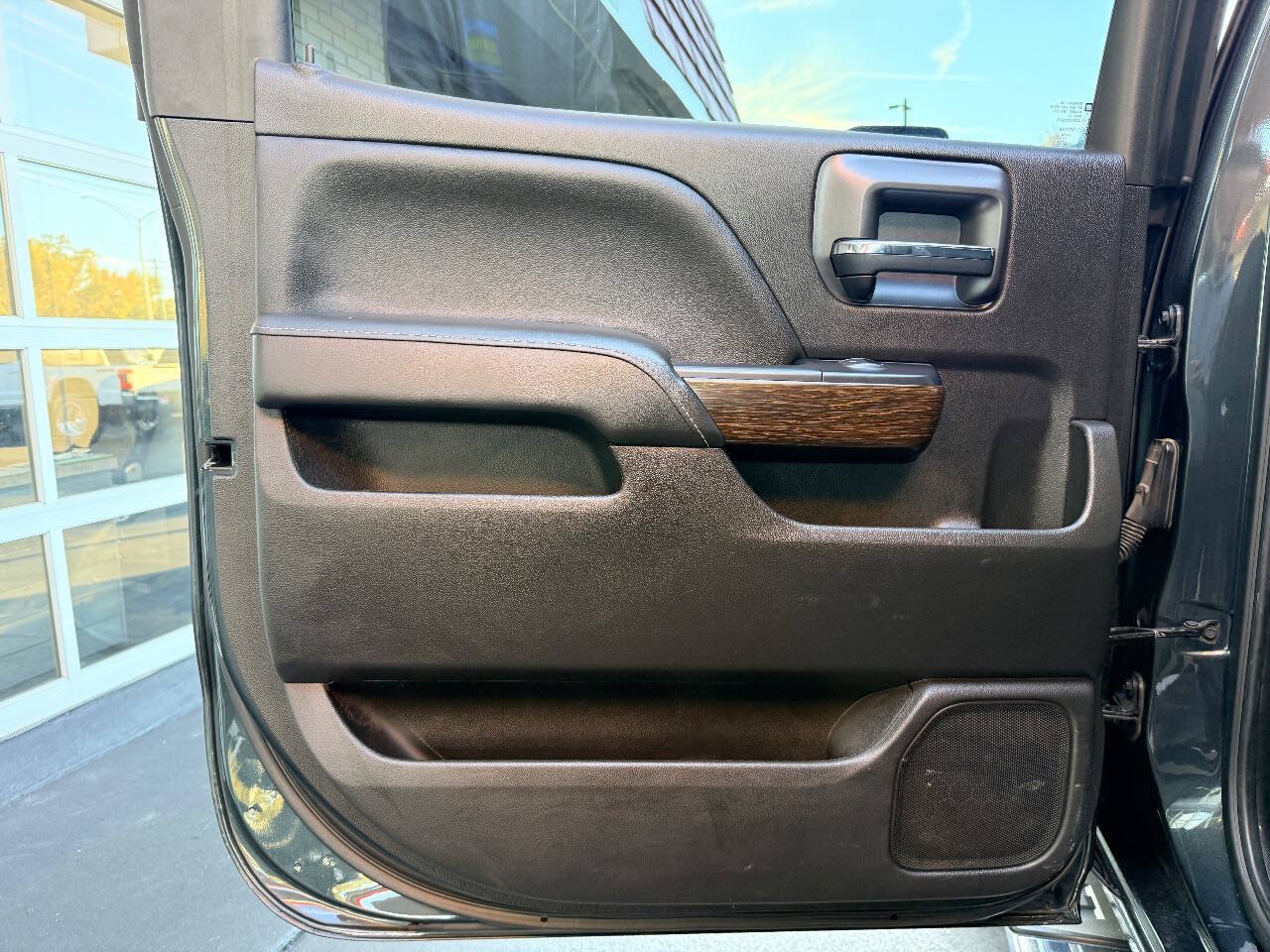 Used 2018 GMC Sierra 2500 Denali w/ Duramax Plus Package AWD/4WD image 32