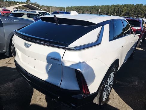 Used 2024 Cadillac Lyriq Sport image 6