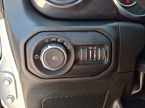 Used 2022 Jeep Wrangler Unlimited Sport AWD/4WD image 23