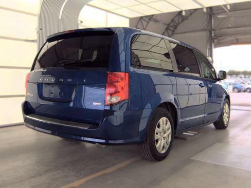 Used 2018 Dodge Grand Caravan SE w/ UConnect Hands-Free Group FWD image 4