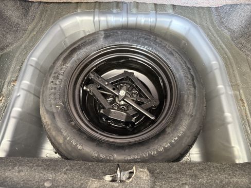Used 2008 Chrysler Sebring Touring FWD image 6