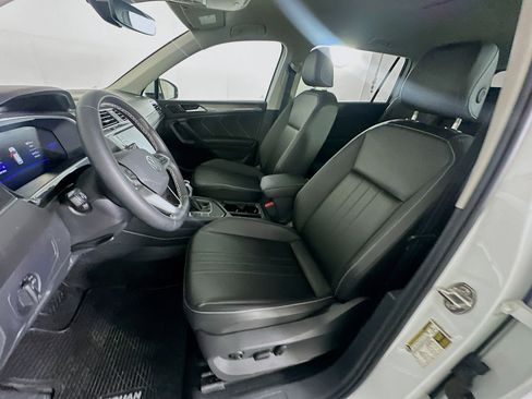 Used 2023 Volkswagen Tiguan SE image 13