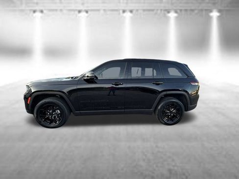 Used 2024 Jeep Grand Cherokee Altitude AWD/4WD image 8