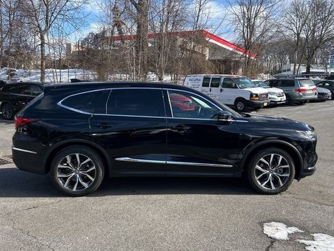Used 2023 Acura MDX SH-AWD w/ Technology Package image 2
