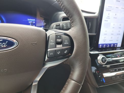Used 2023 Ford Explorer King Ranch w/ Premium Technology Package AWD/4WD image 22