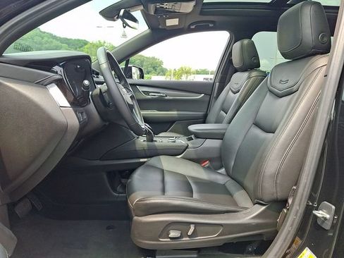 Certified 2024 Cadillac XT6 Luxury AWD/4WD image 13