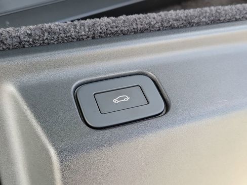 Used 2025 Land Rover Range Rover Long Wheelbase SE AWD/4WD image 10