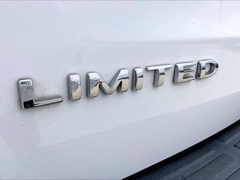 Used 2022 Ford Expedition Limited image 40