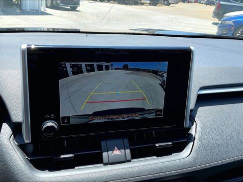 Used 2025 Toyota RAV4 XLE FWD image 21