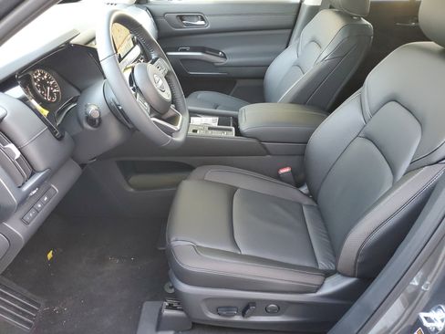 New 2025 Nissan Pathfinder SL image 12