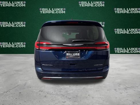 Used 2024 Chrysler Pacifica Limited image 8
