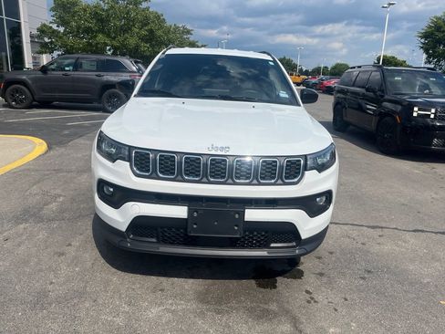 Used 2024 Jeep Compass Latitude AWD/4WD image 8
