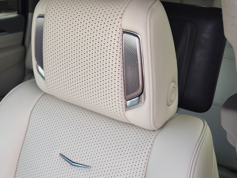 Used 2025 Cadillac Escalade ESV Sport Platinum image 18