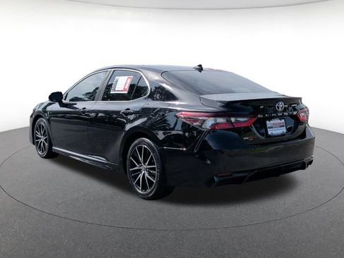 Used 2022 Toyota Camry SE FWD image 4