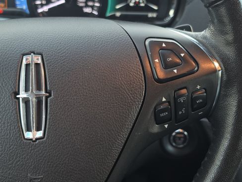 Used 2019 Lincoln MKT AWD image 14