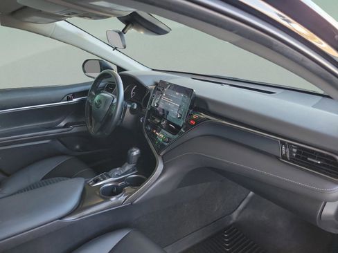 Used 2022 Toyota Camry SE image 9