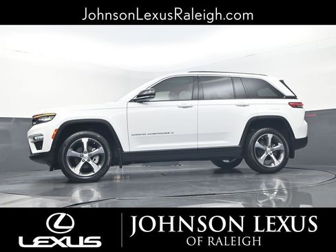 Used 2024 Jeep Grand Cherokee Limited w/ Luxury Tech Group II image 21