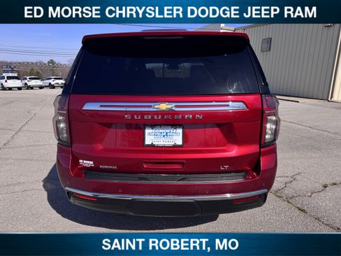 Used 2023 Chevrolet Suburban LT image 3