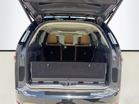 New 2026 Land Rover Discovery Limited Edition AWD/4WD image 46