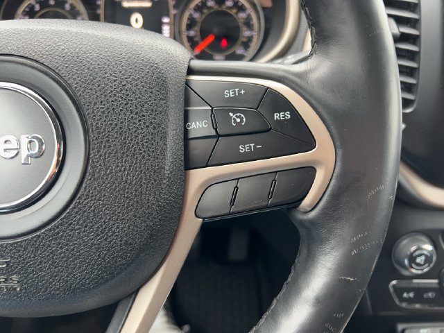 Used 2015 Jeep Cherokee Latitude w/ Cold Weather Group AWD/4WD image 31