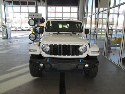 Used 2024 Jeep Wrangler Sport S w/ Convenience Group image 2
